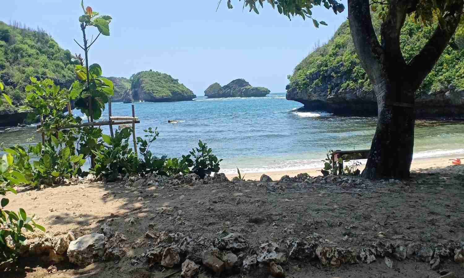 Pantai Teleng Ria, Cocok Untuk Tempat Selancar