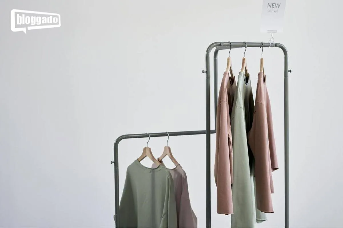 Gantungan Baju Minimalis Penghemat Tempat di Kamar Mungil