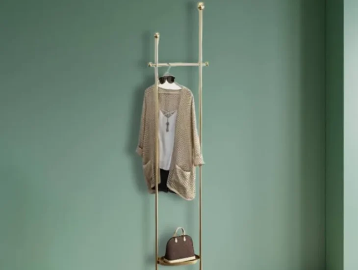 Gantungan baju besi sekaligus tas bentuk u
