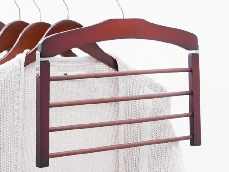 Gantungan baju kayu minimalis dengan 4 bars